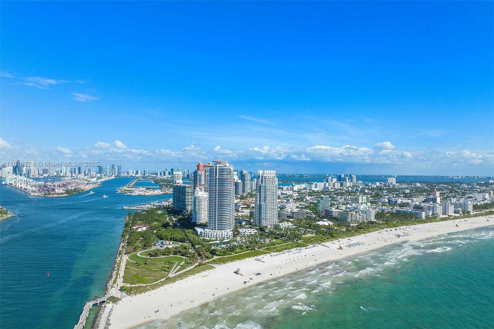 Small Image of 100 SOUTH POINTE DR #TH-15, Miami Beach Number 35