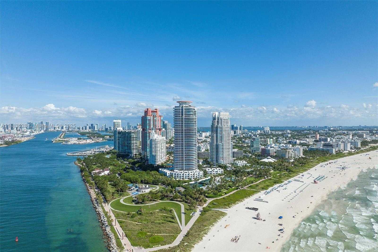 Small Image of 100 SOUTH POINTE DR #TH-15, Miami Beach Number 39