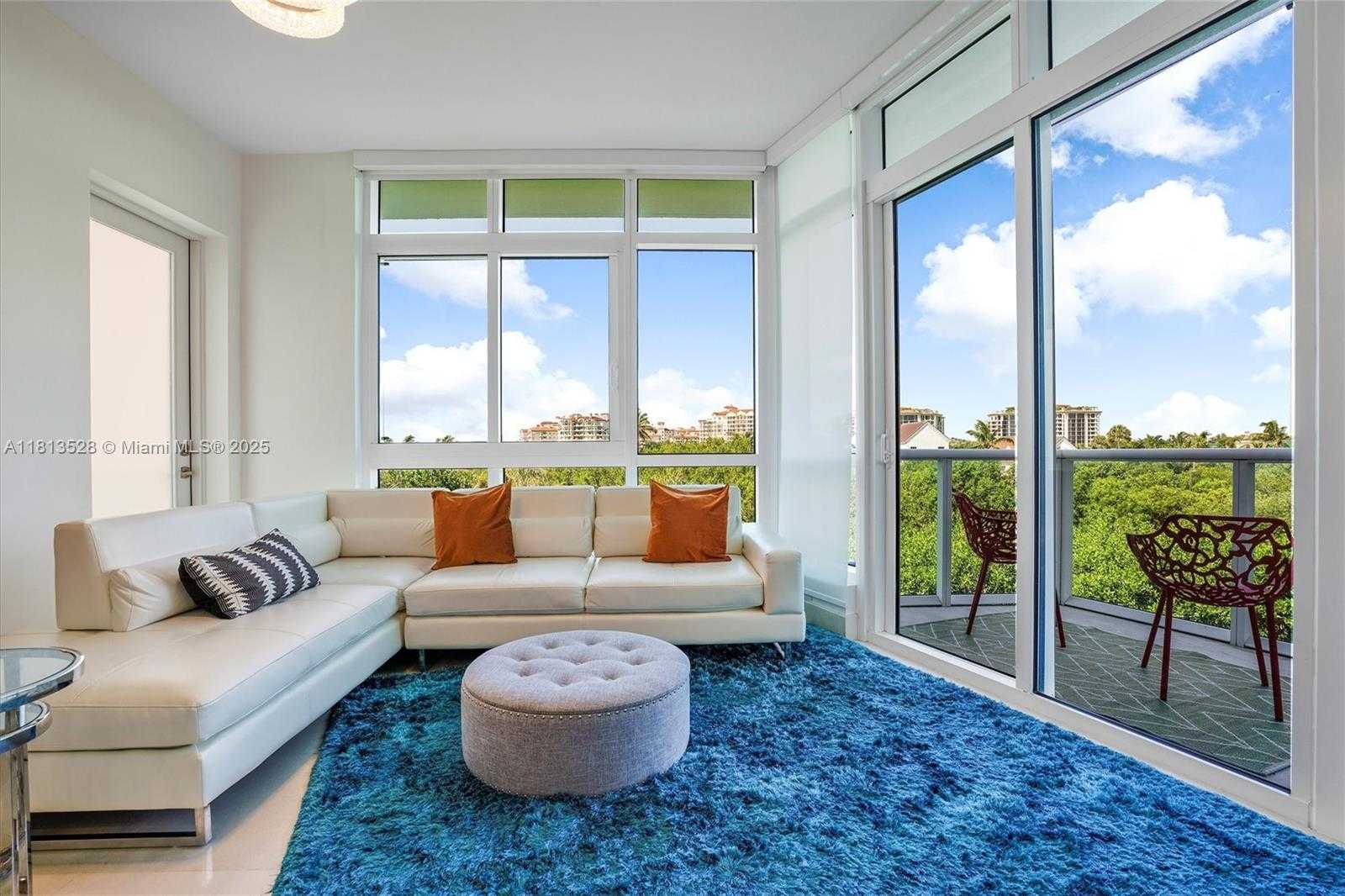 Small Image of 100 SOUTH POINTE DR #TH-15, Miami Beach Number 4