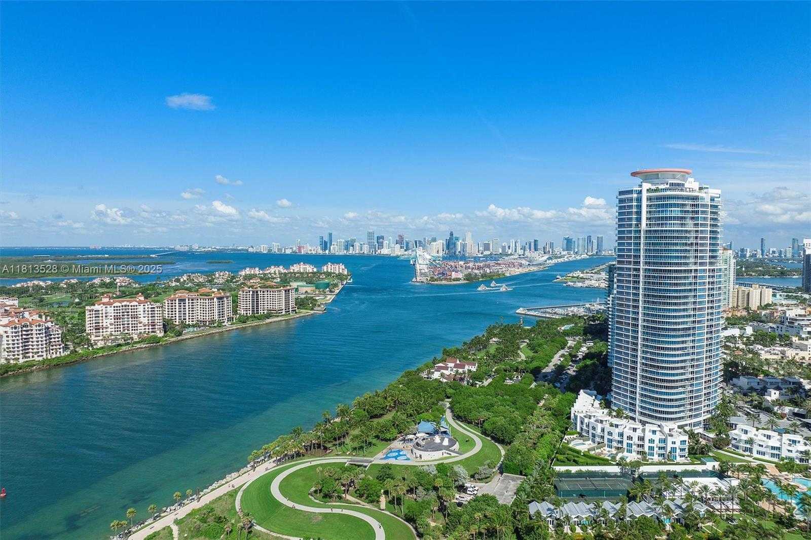 Small Image of 100 SOUTH POINTE DR #TH-15, Miami Beach Number 43