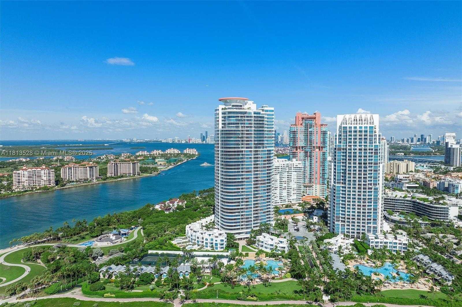Small Image of 100 SOUTH POINTE DR #TH-15, Miami Beach Number 45