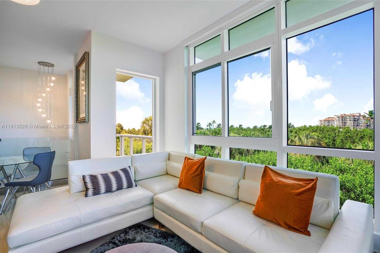 Small Image of 100 SOUTH POINTE DR #TH-15, Miami Beach Number 7