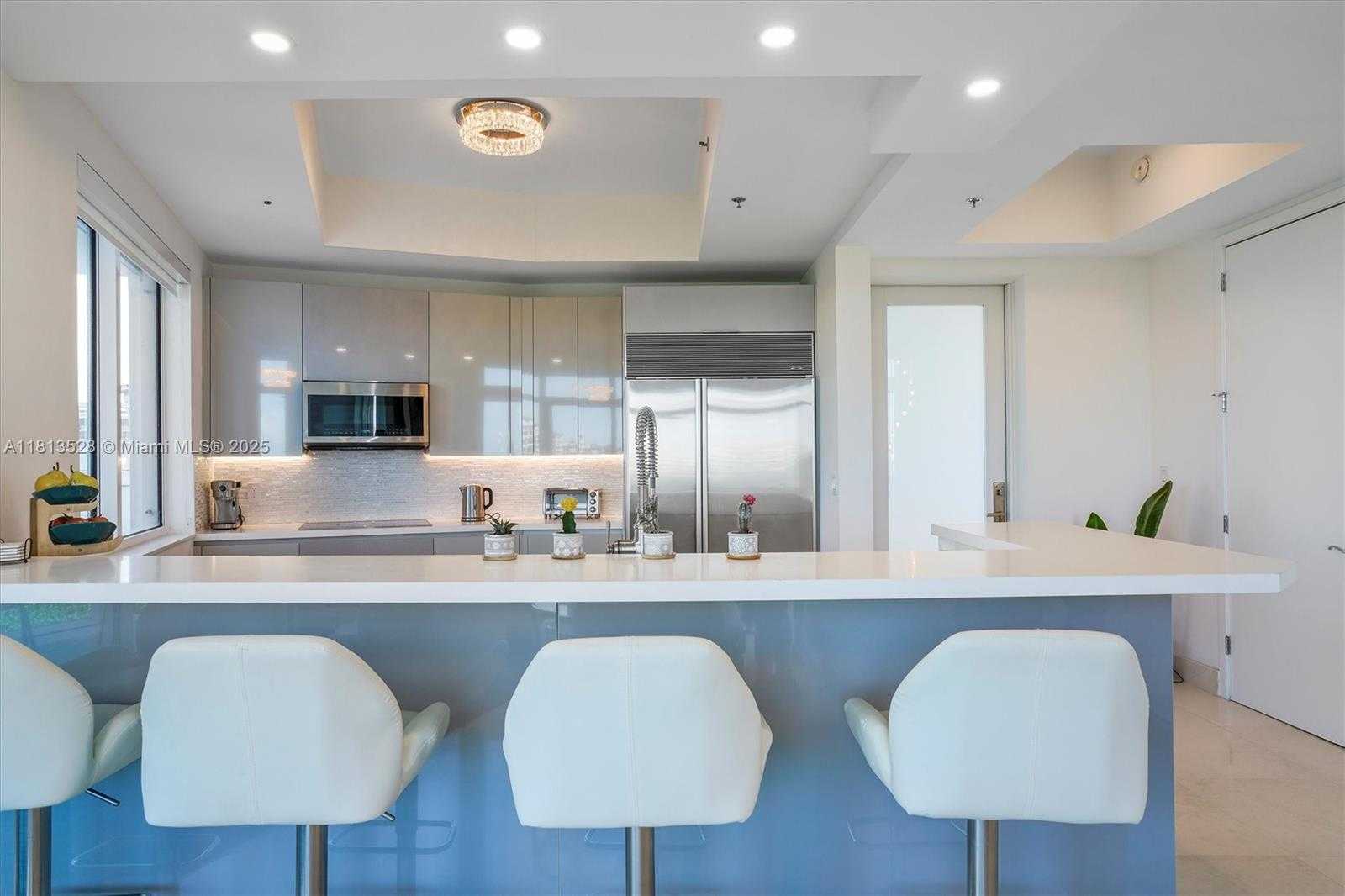 Small Image of 100 SOUTH POINTE DR #TH-15, Miami Beach Number 9