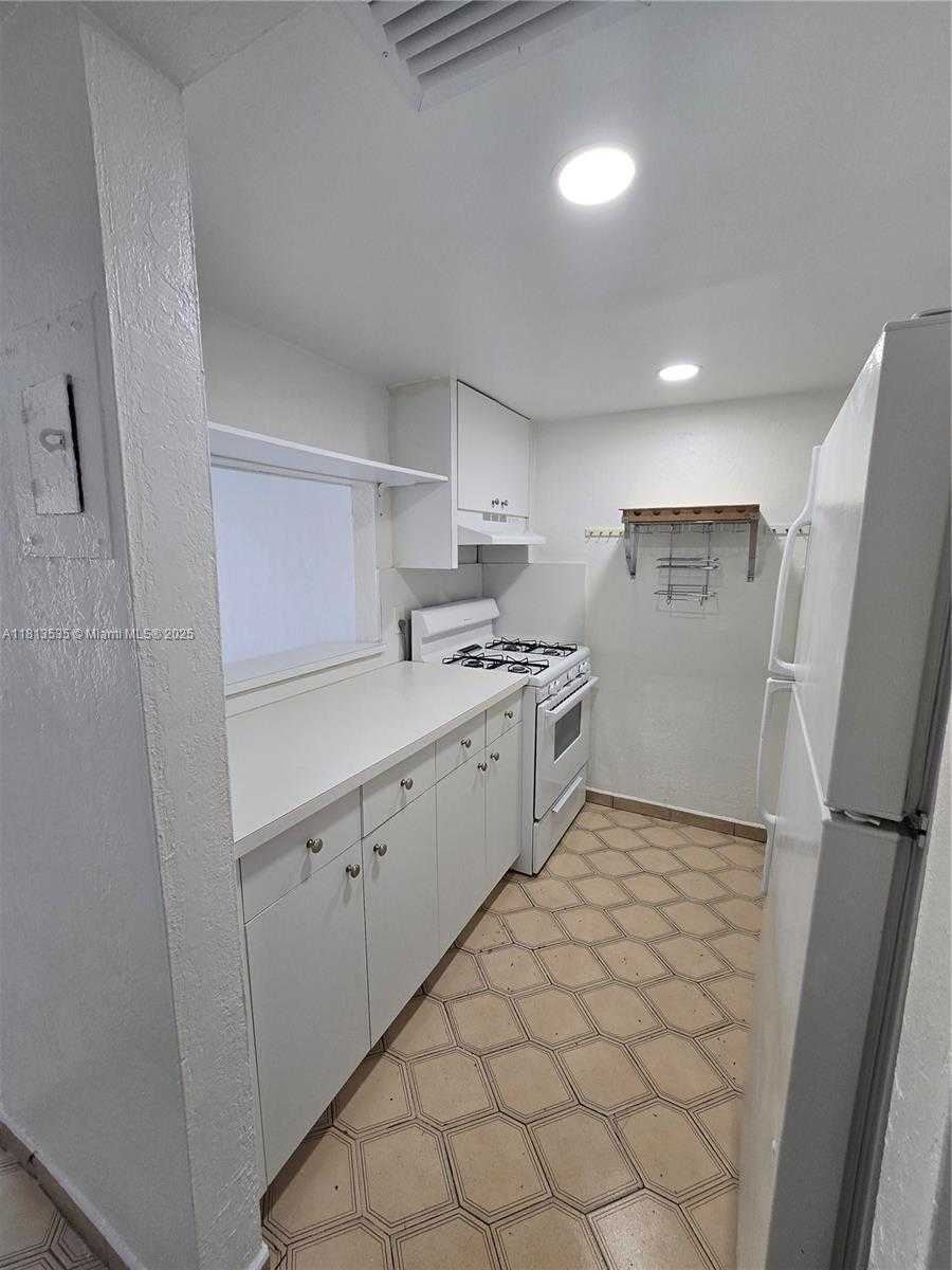 Small Image of 1305 WEST 53 ST #410, Hialeah Number 43