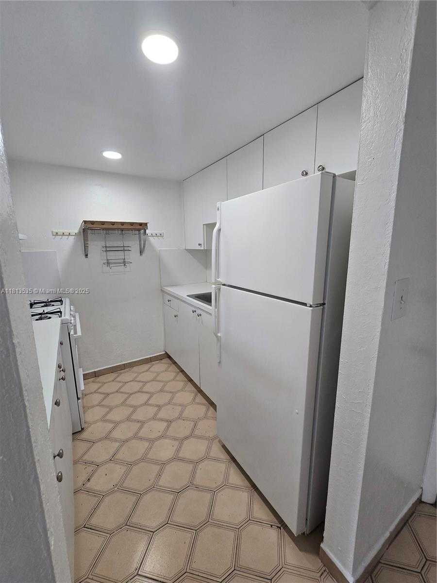 Small Image of 1305 WEST 53 ST #410, Hialeah Number 44