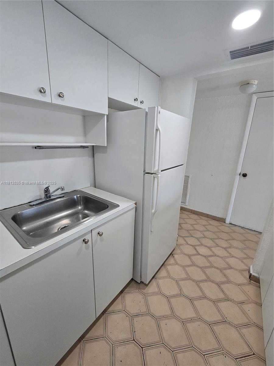 Small Image of 1305 WEST 53 ST #410, Hialeah Number 46