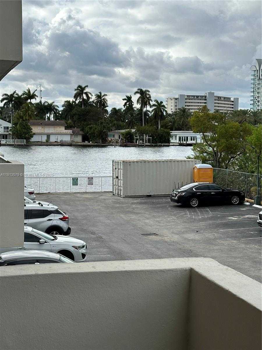 Small Image of 1455 NORTH TREASURE DR #2C, North Bay Village Number 13
