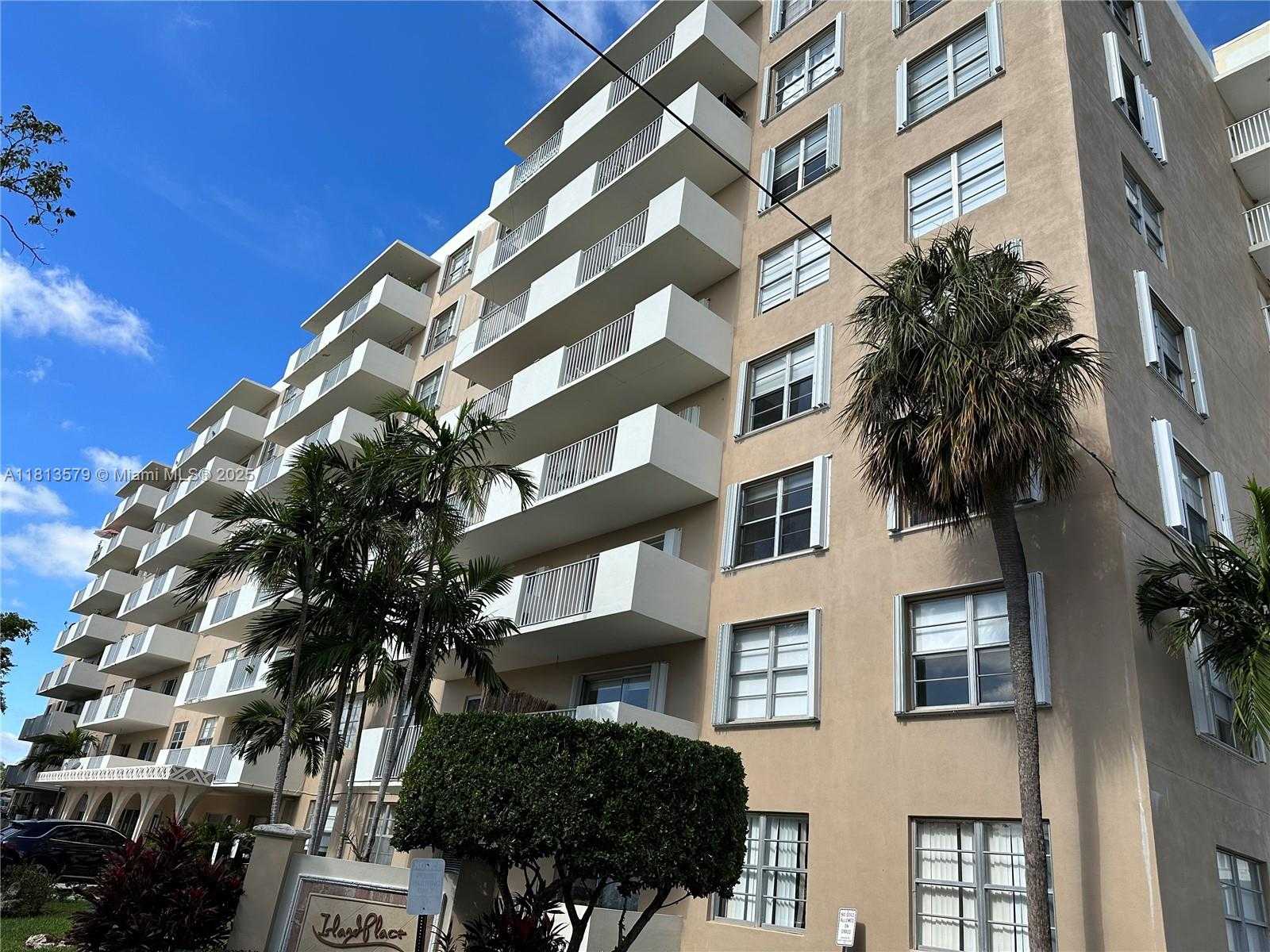 Small Image of 1455 NORTH TREASURE DR #2C, North Bay Village Number 21