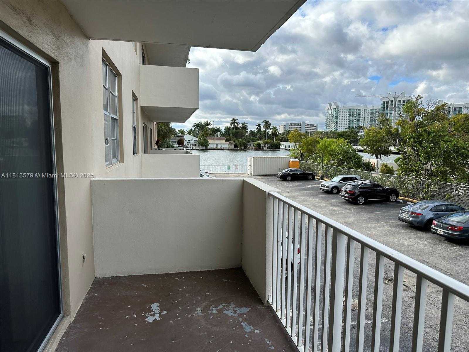 Small Image of 1455 NORTH TREASURE DR #2C, North Bay Village Number 3