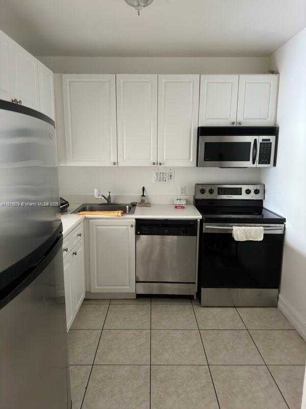 Small Image of 1455 NORTH TREASURE DR #2C, North Bay Village Number 4