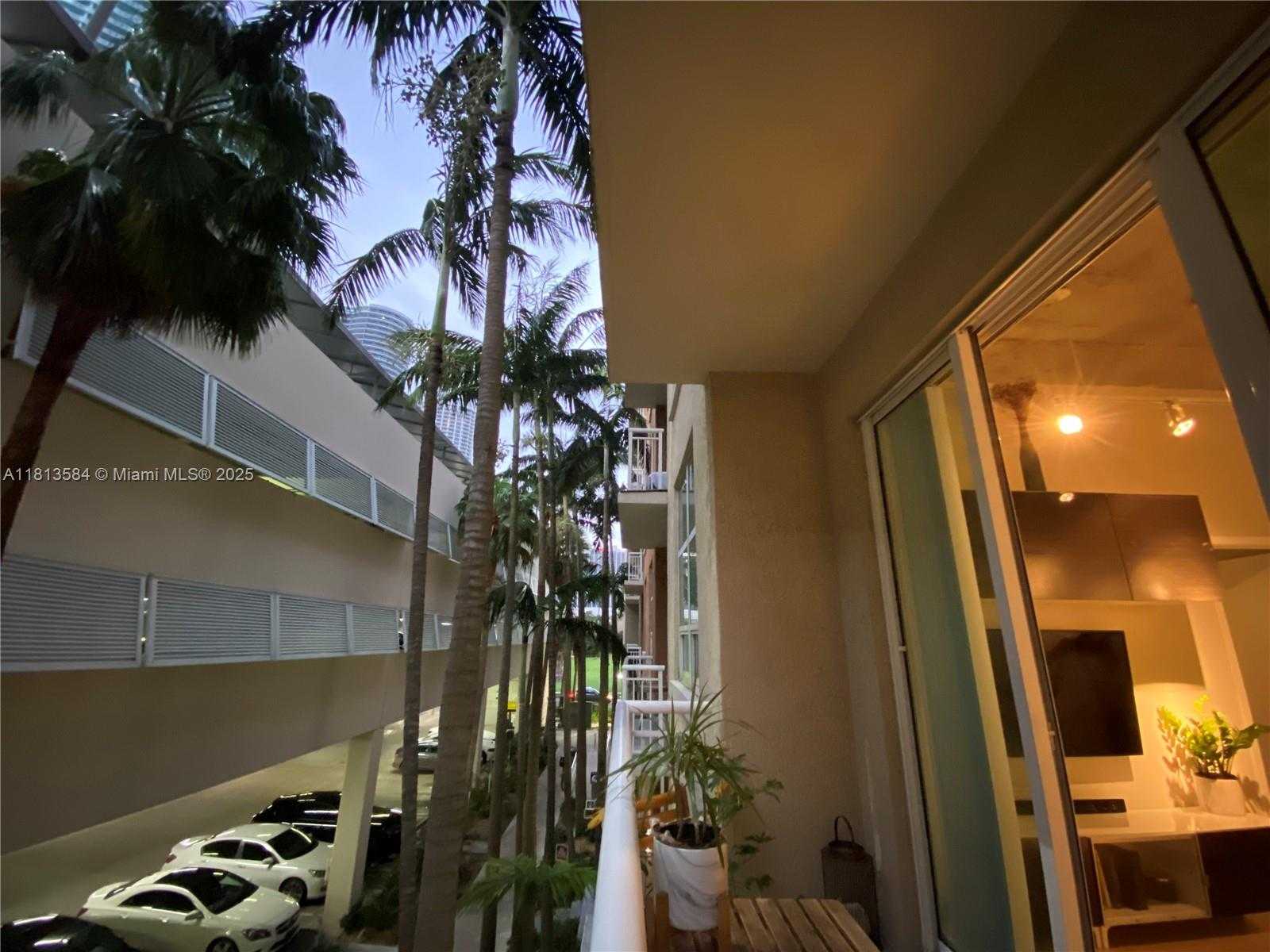 Small Image of 2001 BISCAYNE BLVD #3203, Miami Number 12