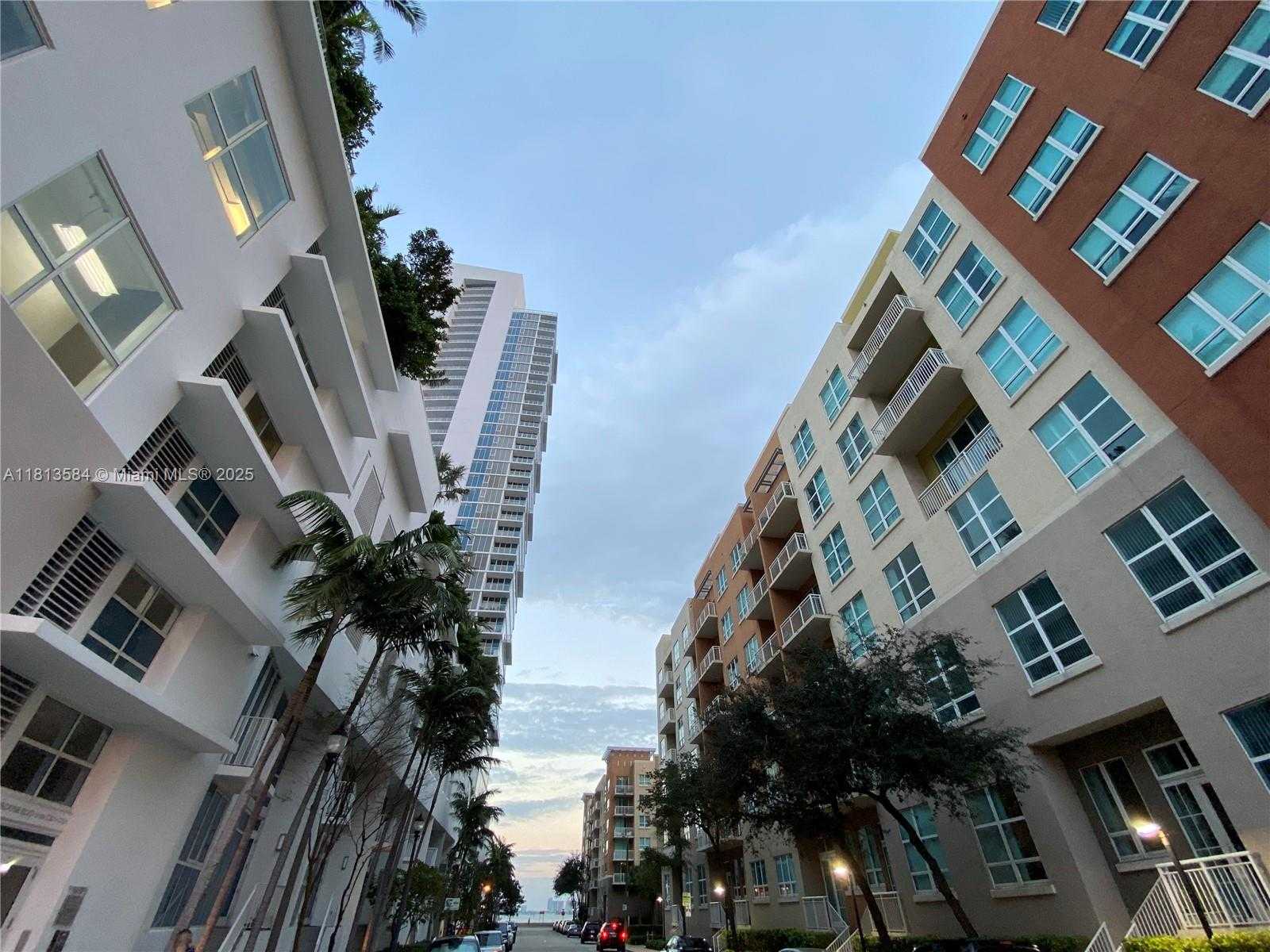 Small Image of 2001 BISCAYNE BLVD #3203, Miami Number 15