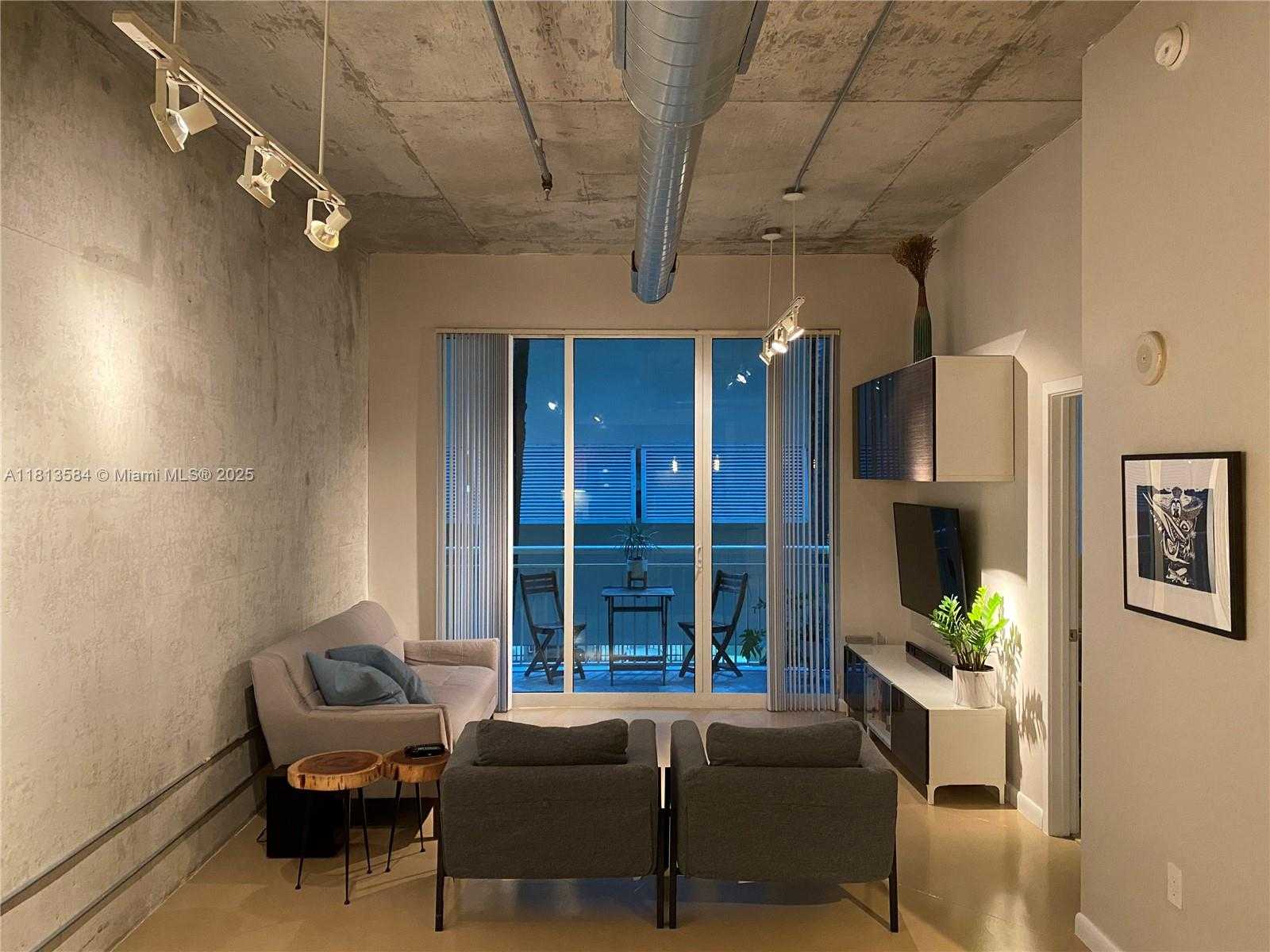 Small Image of 2001 BISCAYNE BLVD #3203, Miami Number 2