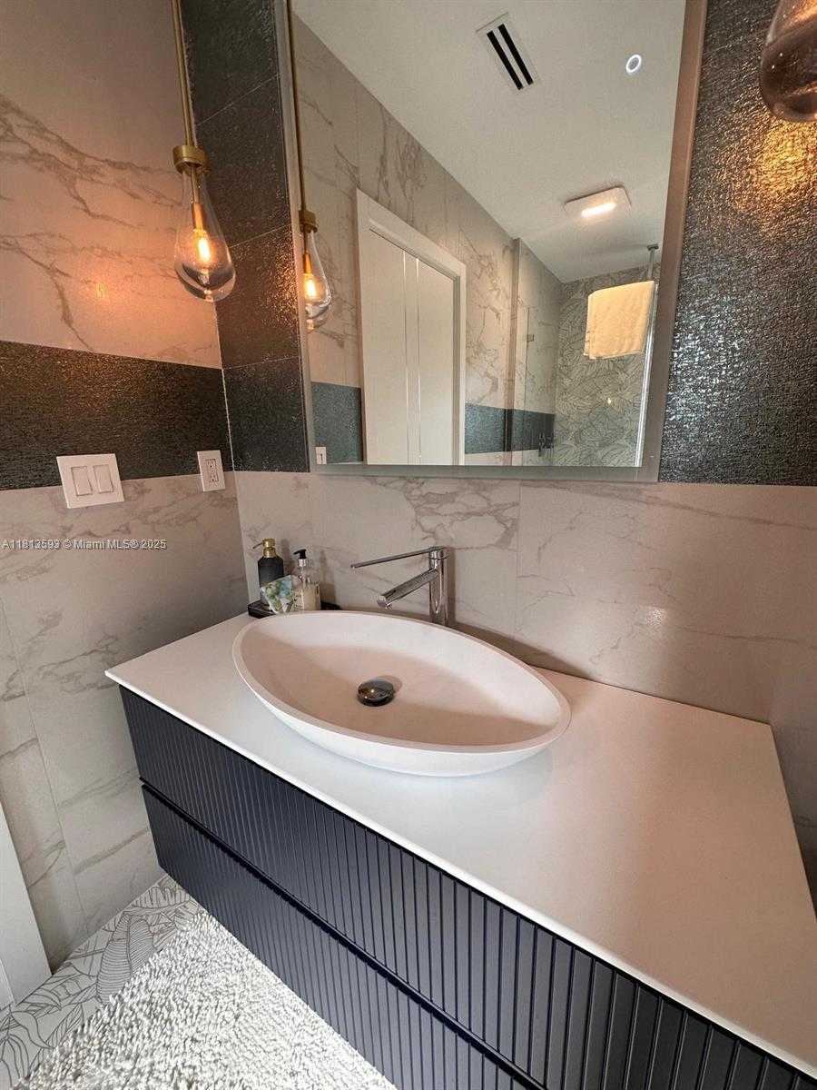Small Image of 1380 STILLWATER DR, Miami Beach Number 17