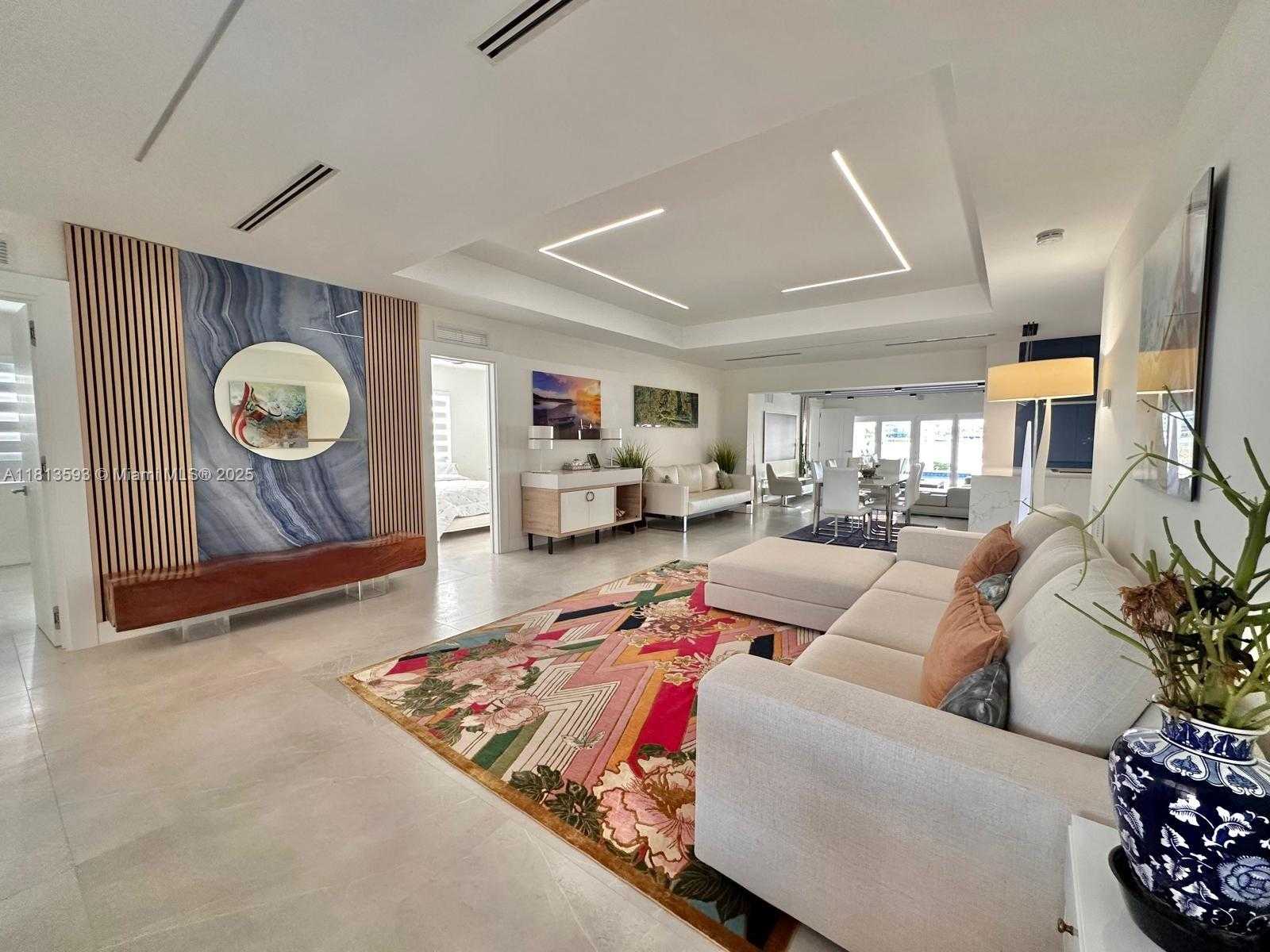 Small Image of 1380 STILLWATER DR, Miami Beach Number 2