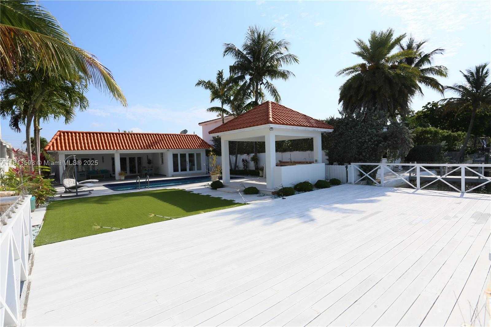 Small Image of 1380 STILLWATER DR, Miami Beach Number 20