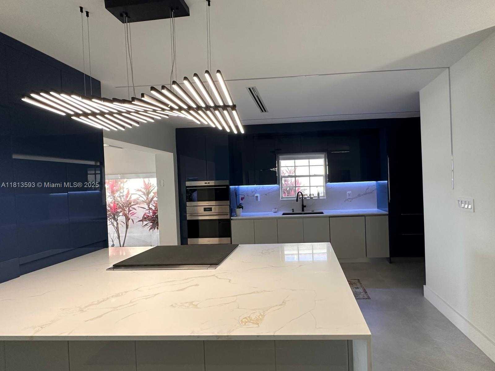 Small Image of 1380 STILLWATER DR, Miami Beach Number 6