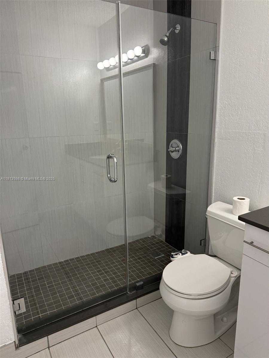 Small Image of 5241 GENEVA WAY #208, Doral Number 3