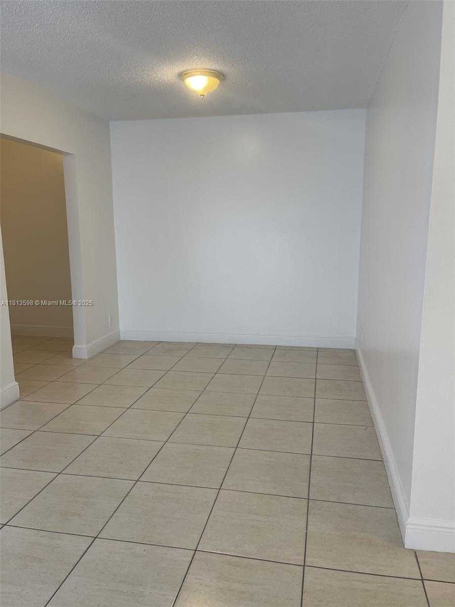 Small Image of 5241 GENEVA WAY #208, Doral Number 4