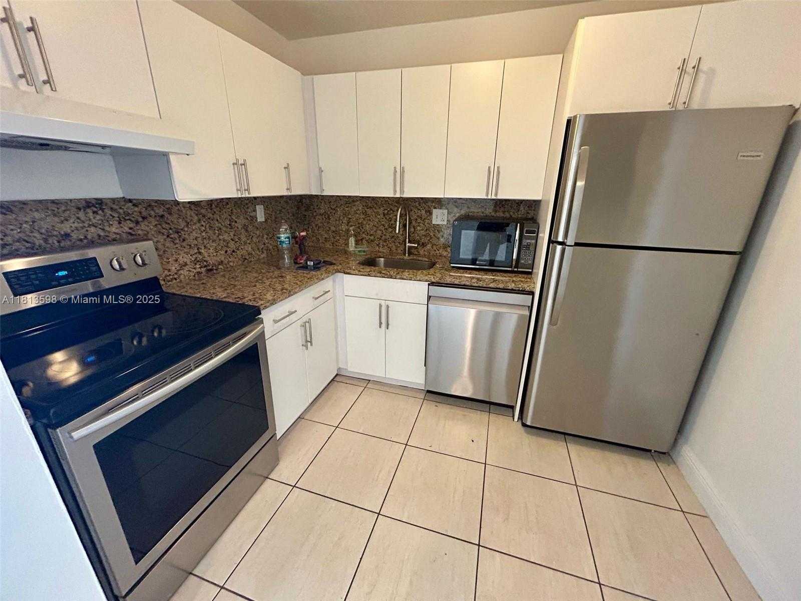Small Image of 5241 GENEVA WAY #208, Doral Number 6
