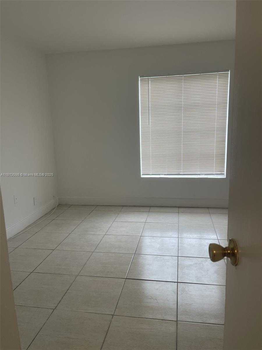 Small Image of 5241 GENEVA WAY #208, Doral Number 7