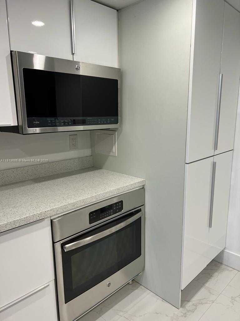 Small Image of 7601 EAST TREASURE DR #1622, North Bay Village Number 18