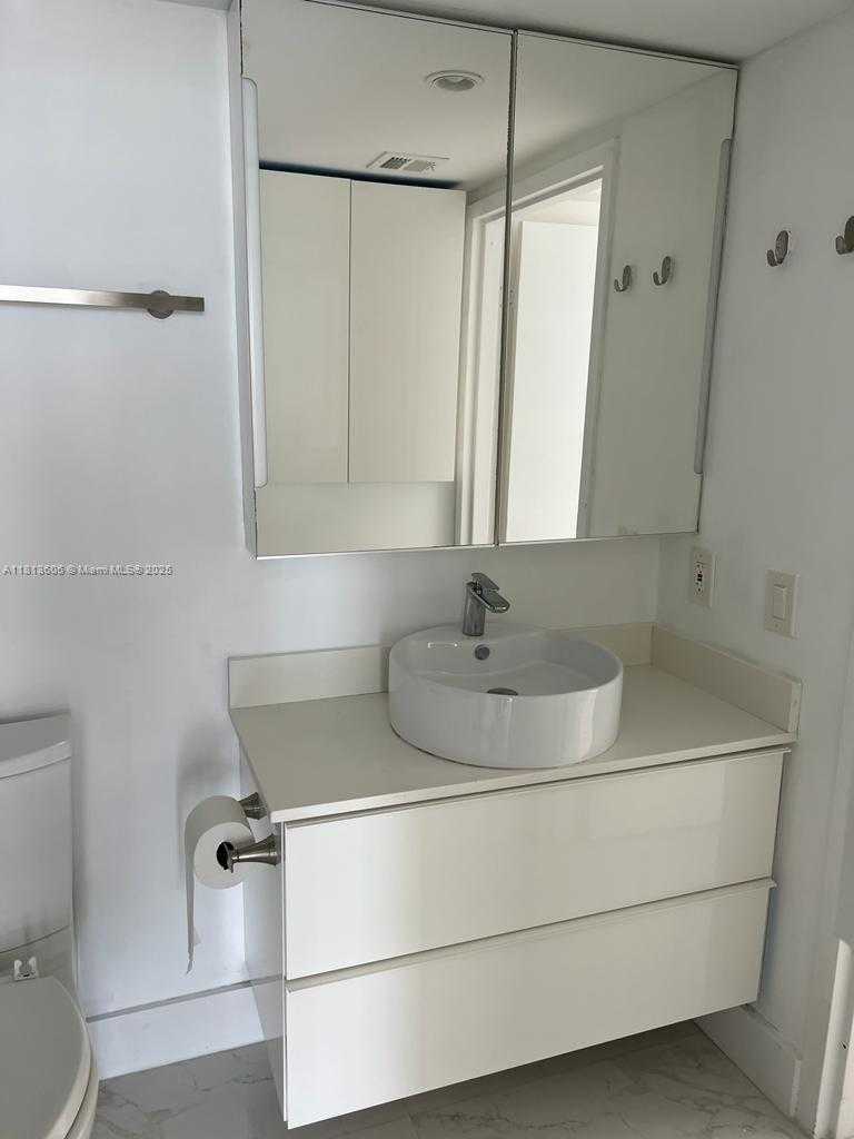 Small Image of 7601 EAST TREASURE DR #1622, North Bay Village Number 27