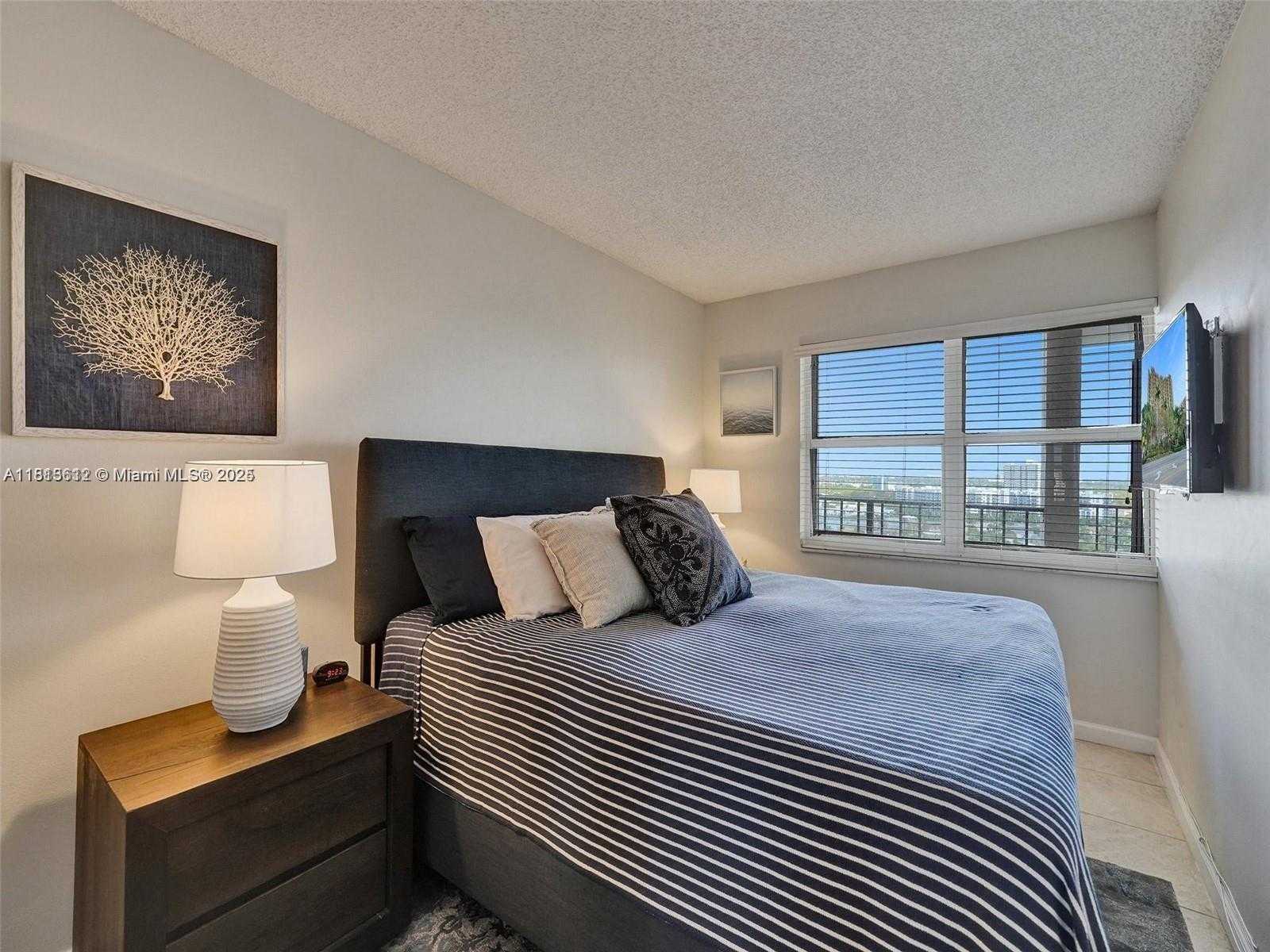 Small Image of 1800 SOUTH OCEAN BLVD #PH1507, Lauderdale By The Sea Number 19