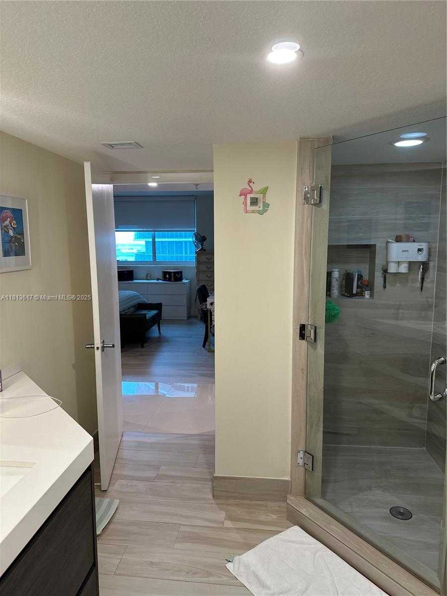 Small Image of 1800 NORTH BAYSHORE #2011, Miami Number 11