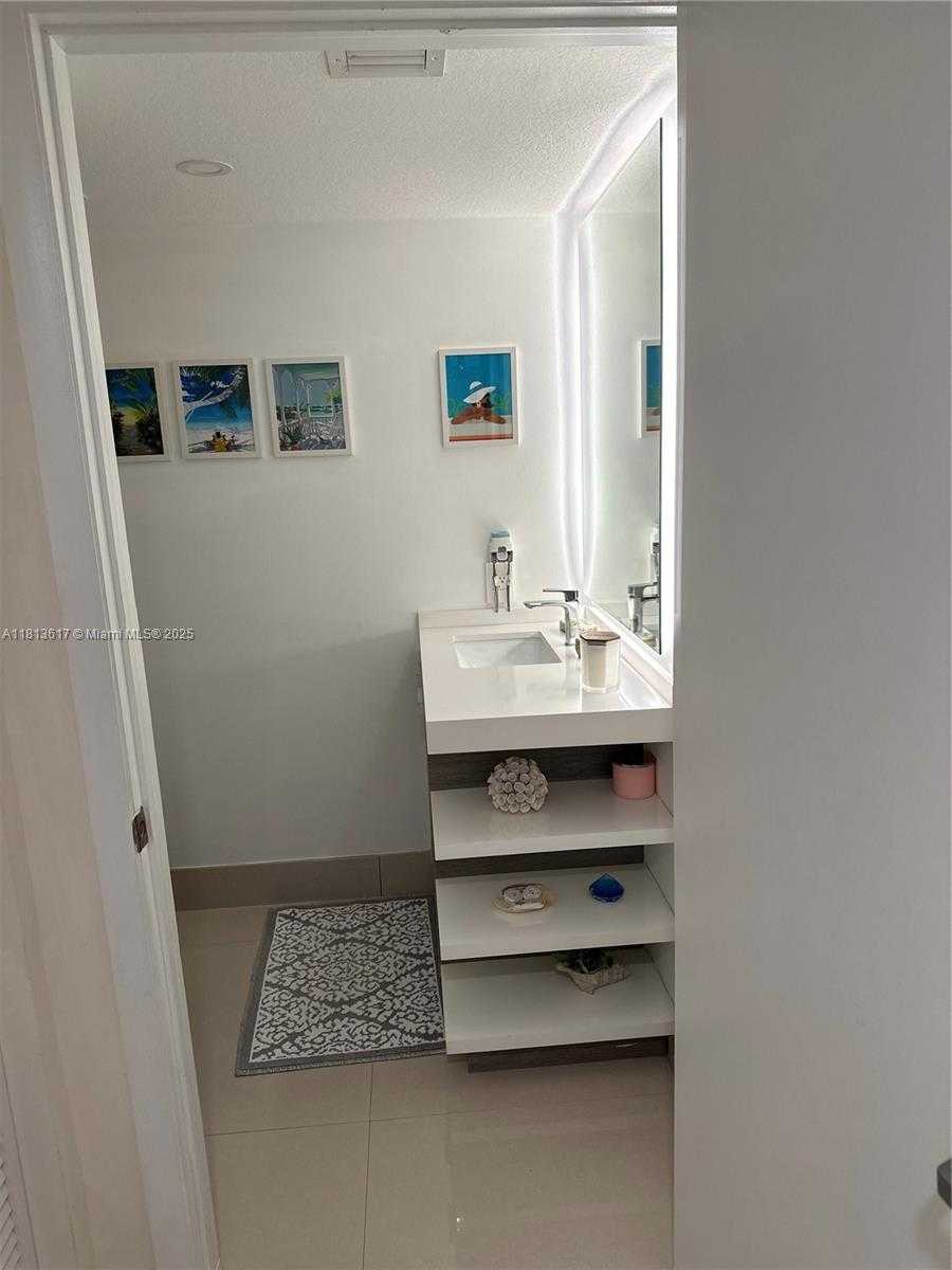 Small Image of 1800 NORTH BAYSHORE #2011, Miami Number 12