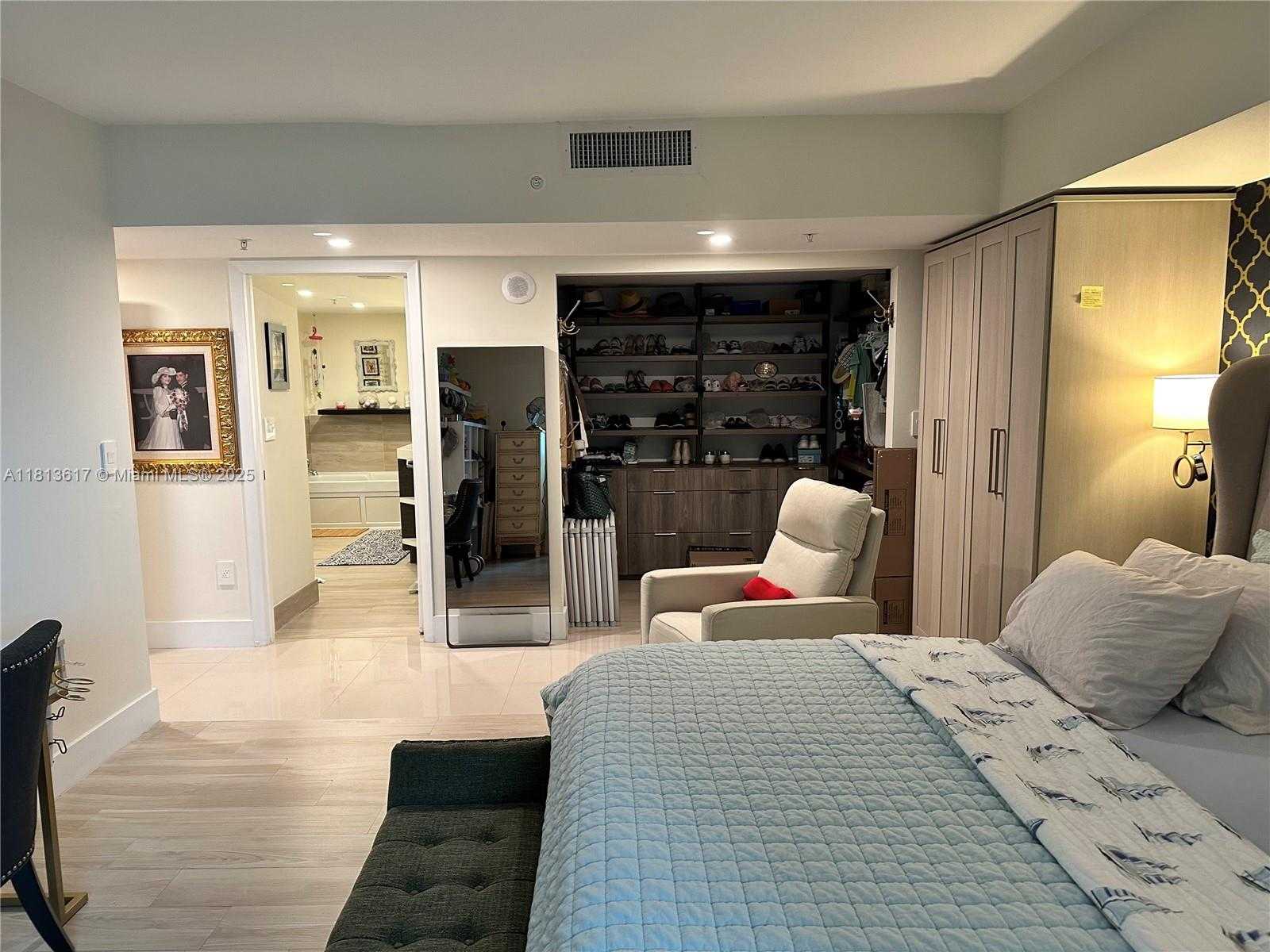 Small Image of 1800 NORTH BAYSHORE #2011, Miami Number 8