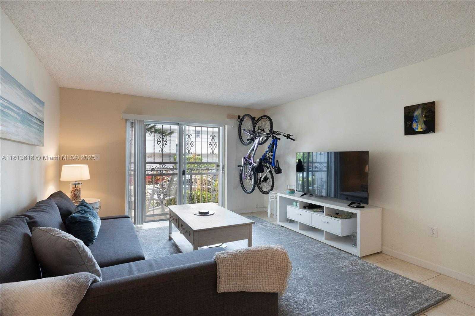 Small Image of 855 EUCLID AVE #10X, Miami Beach Number 2