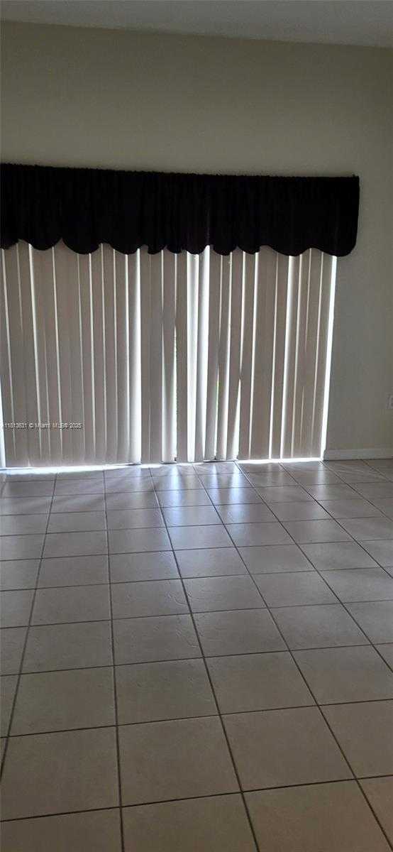 Small Image of 650 PALM AVE #4-B4, Hialeah Number 8