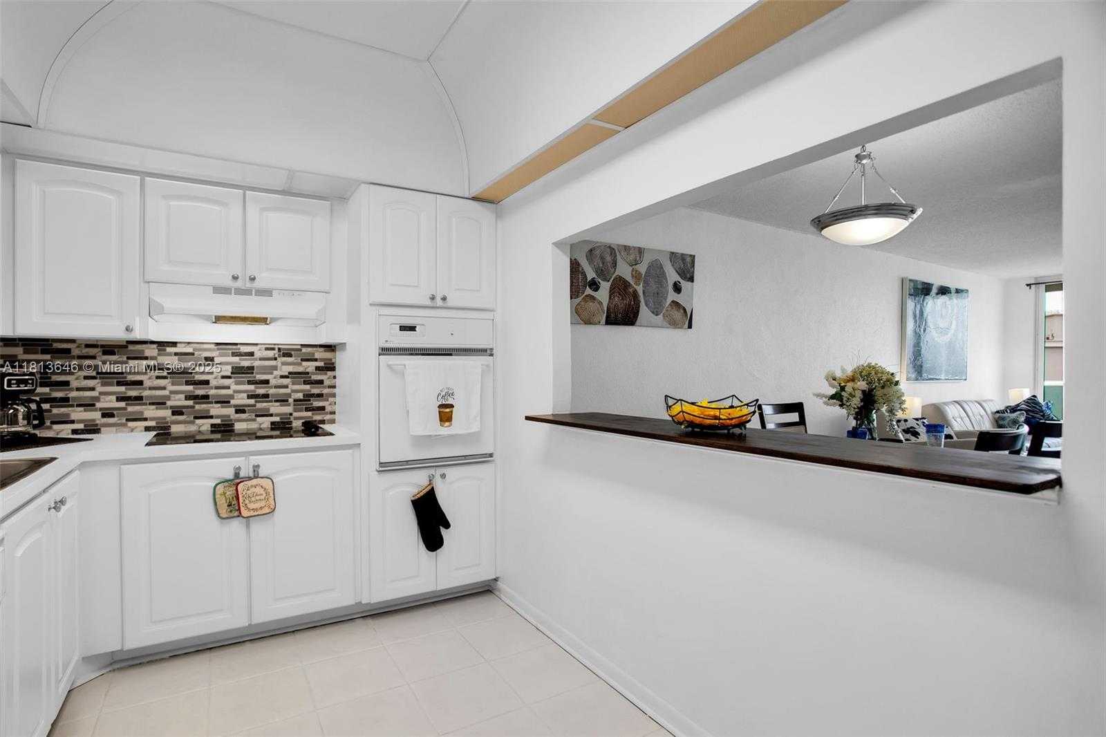 Small Image of 19370 COLLINS AVE #1125, Sunny Isles Beach Number 6