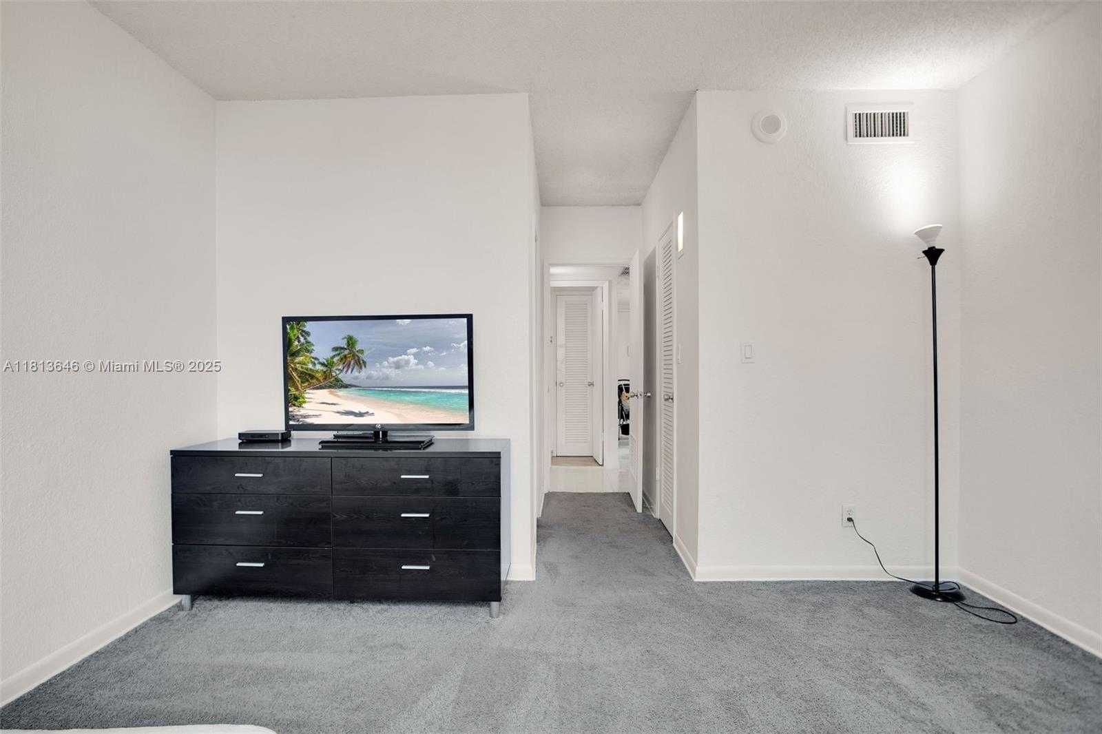 Small Image of 19370 COLLINS AVE #1125, Sunny Isles Beach Number 9