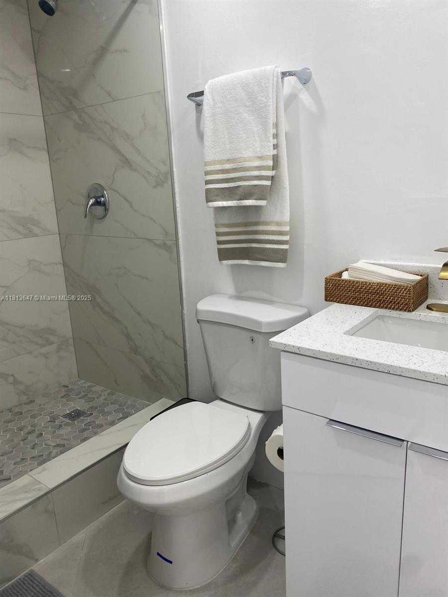 Small Image of 825 BRICKELL BAY DR #1244, Miami Number 4