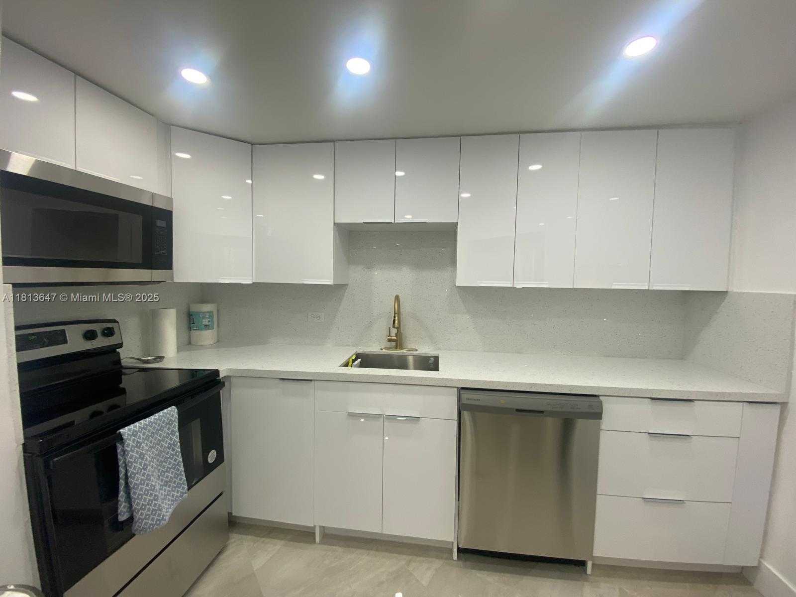 Small Image of 825 BRICKELL BAY DR #1244, Miami Number 5