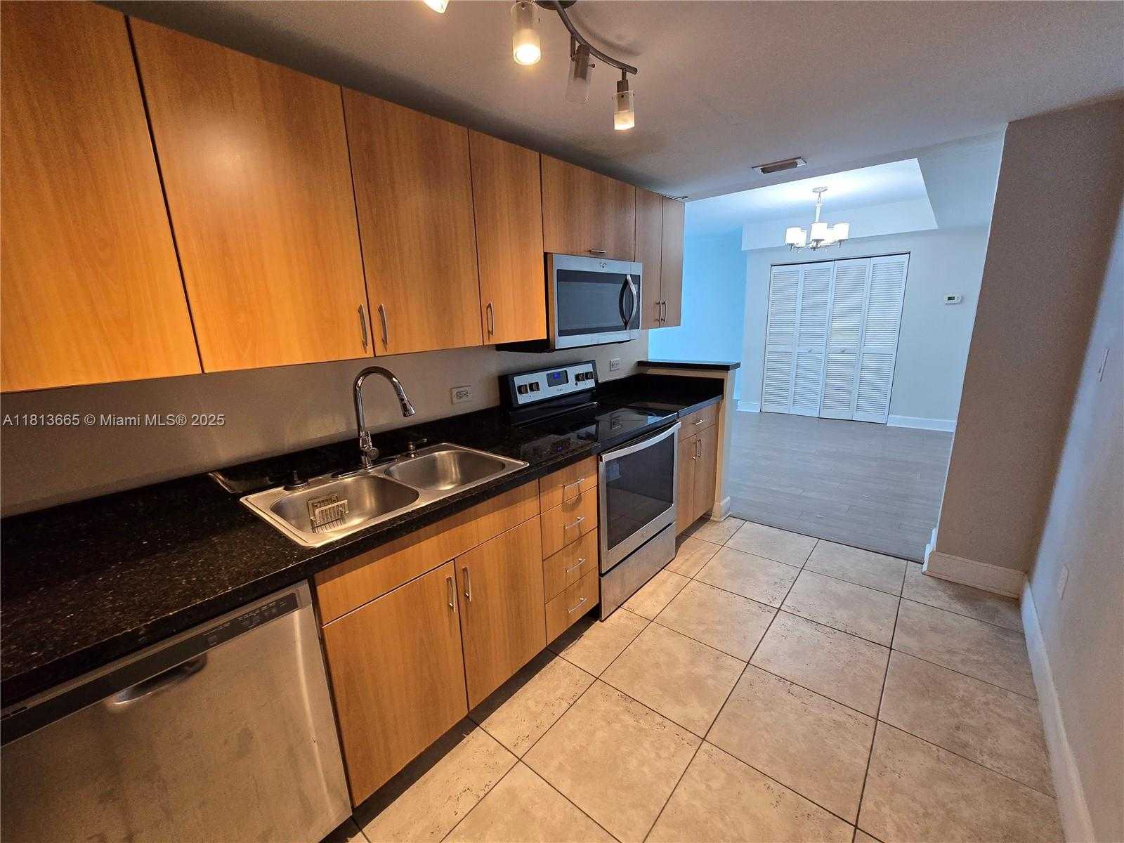 Small Image of 7501 EAST TREASURE DR #1A, North Bay Village Number 4