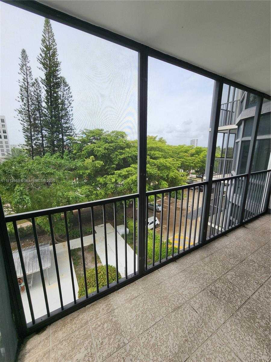 Small Image of 20100 WEST COUNTRY CLUB DR #508, Aventura Number 10