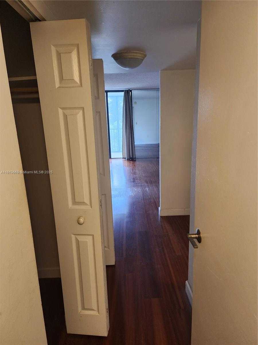 Small Image of 20100 WEST COUNTRY CLUB DR #508, Aventura Number 16