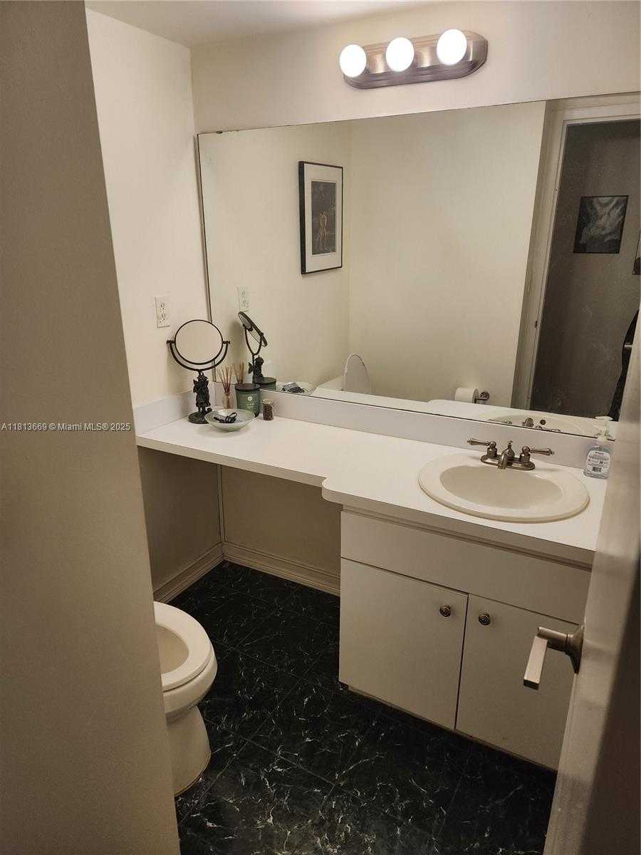 Small Image of 20100 WEST COUNTRY CLUB DR #508, Aventura Number 4