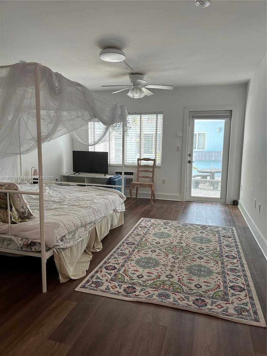 Small Image of 401 COLLINS AVE #11, Miami Beach Number 10