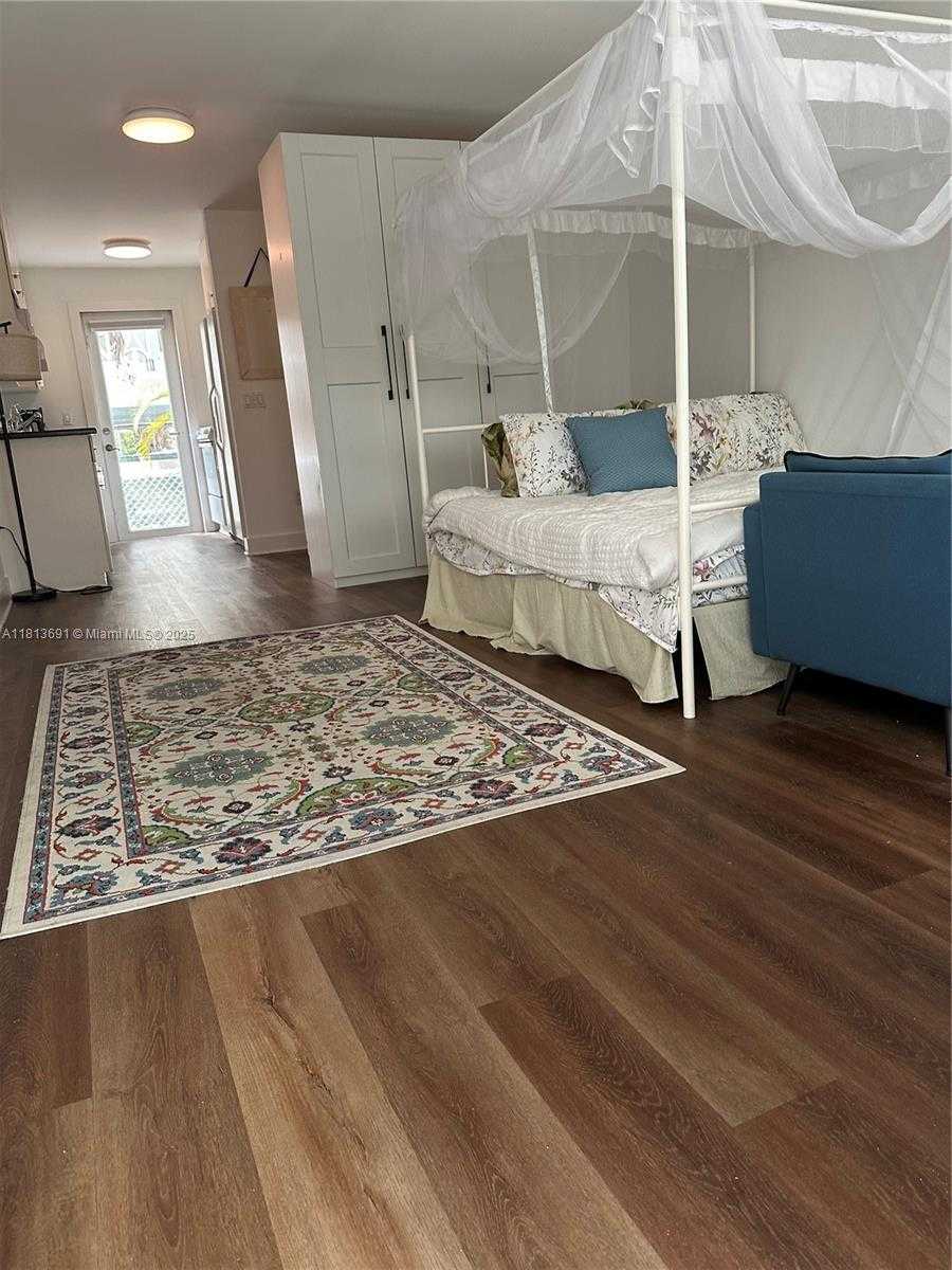 Small Image of 401 COLLINS AVE #11, Miami Beach Number 12