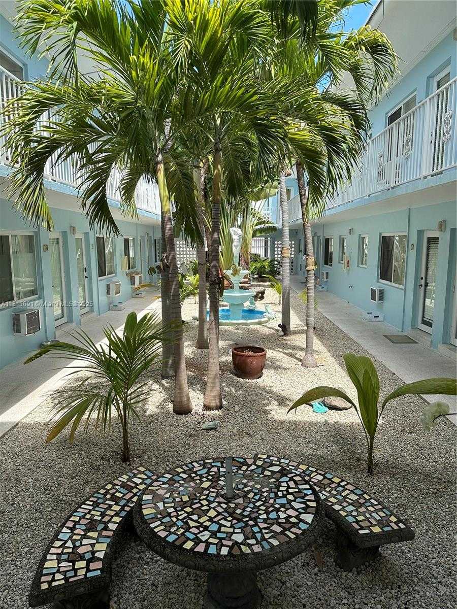 Small Image of 401 COLLINS AVE #11, Miami Beach Number 2