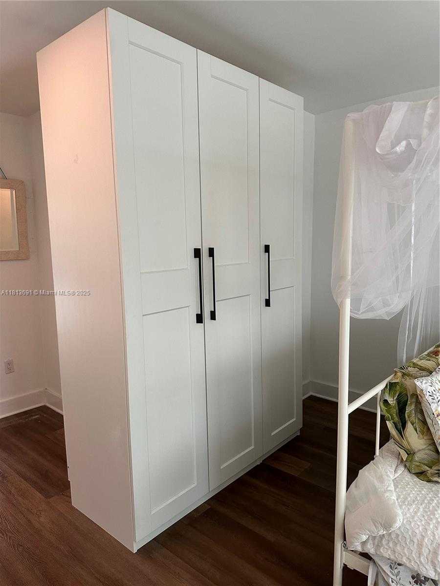 Small Image of 401 COLLINS AVE #11, Miami Beach Number 9