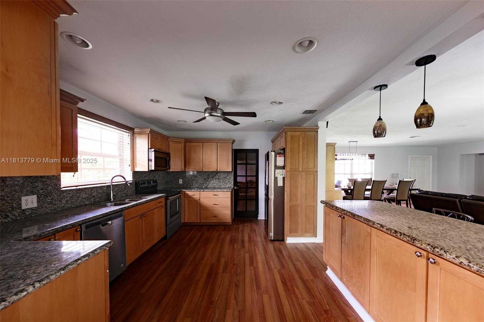 Small Image of 19430 NORTH EAST 18TH PL, Miami Number 10
