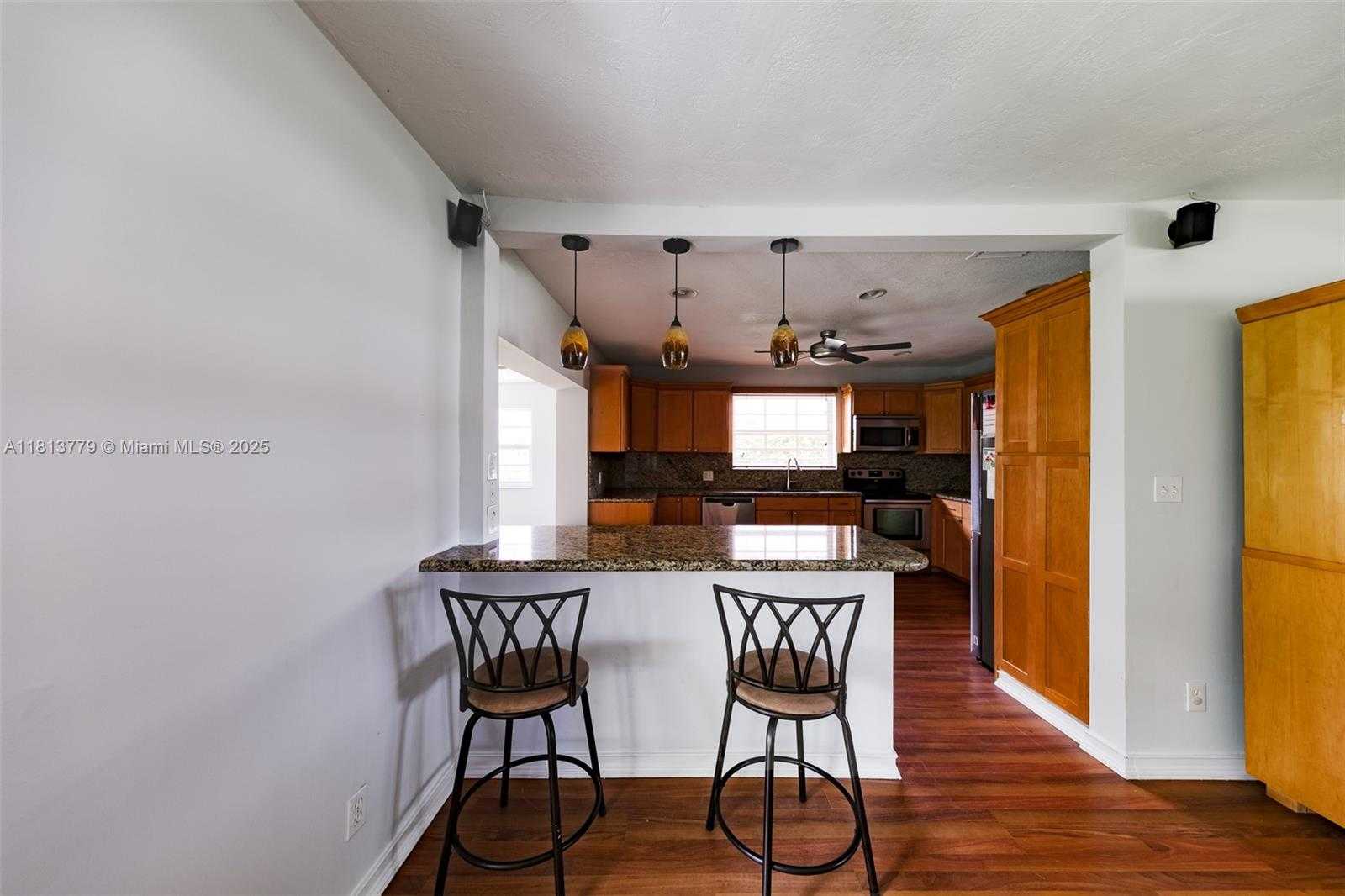 Small Image of 19430 NORTH EAST 18TH PL, Miami Number 11