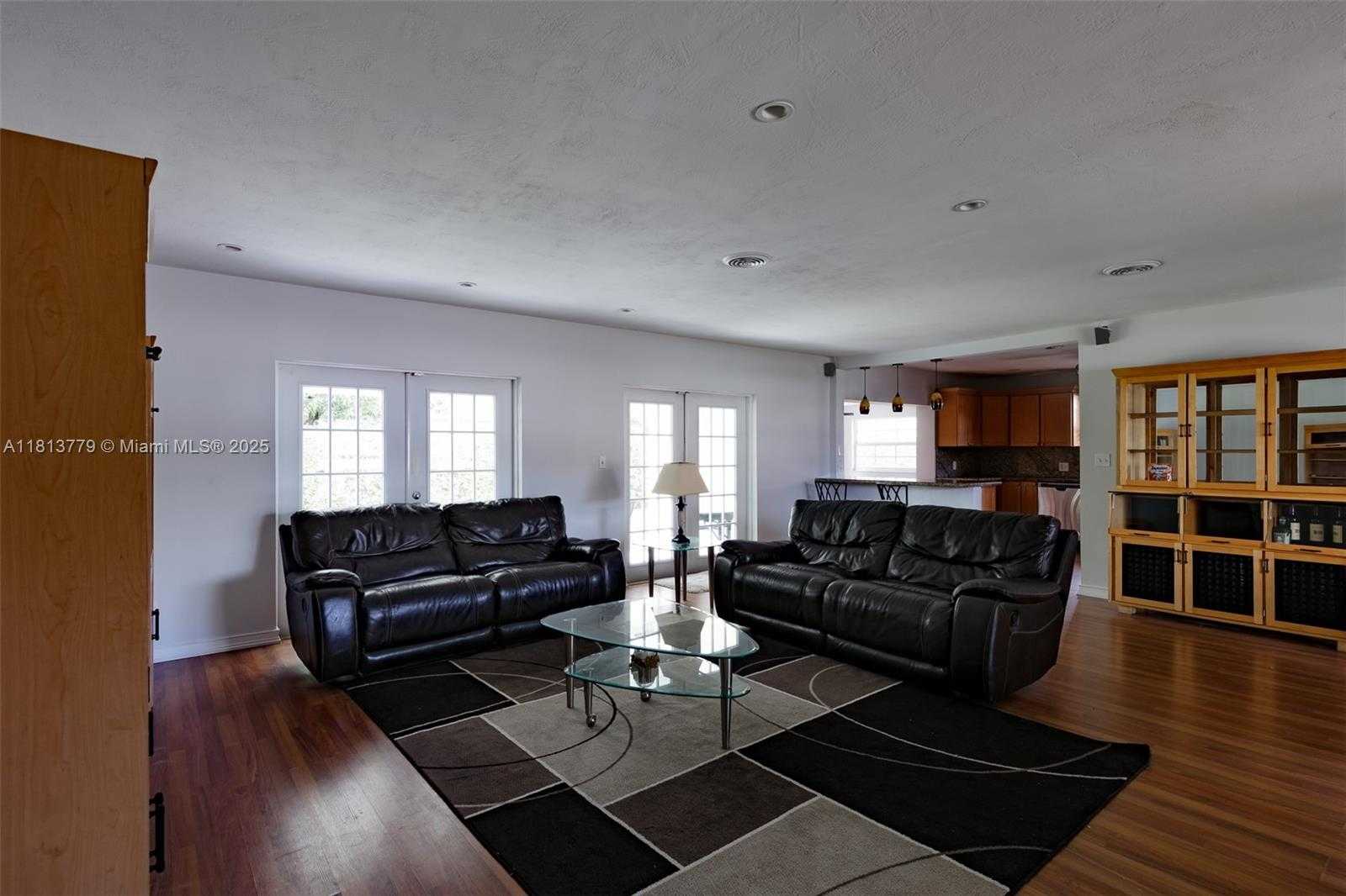 Small Image of 19430 NORTH EAST 18TH PL, Miami Number 12