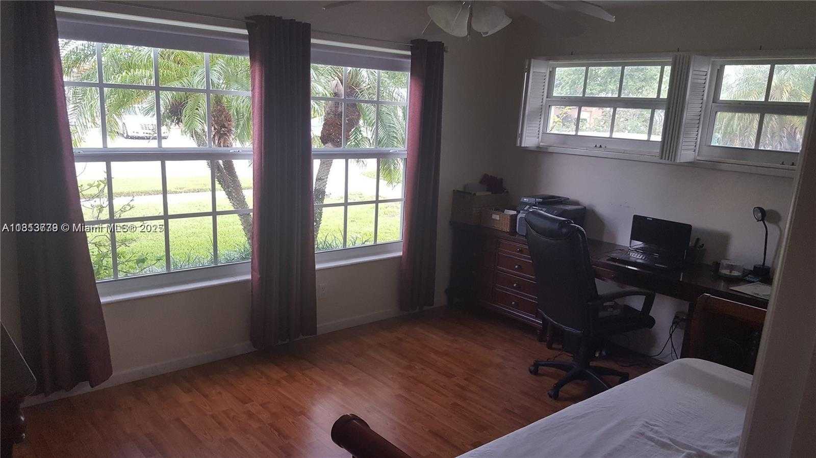Small Image of 19430 NORTH EAST 18TH PL, Miami Number 14