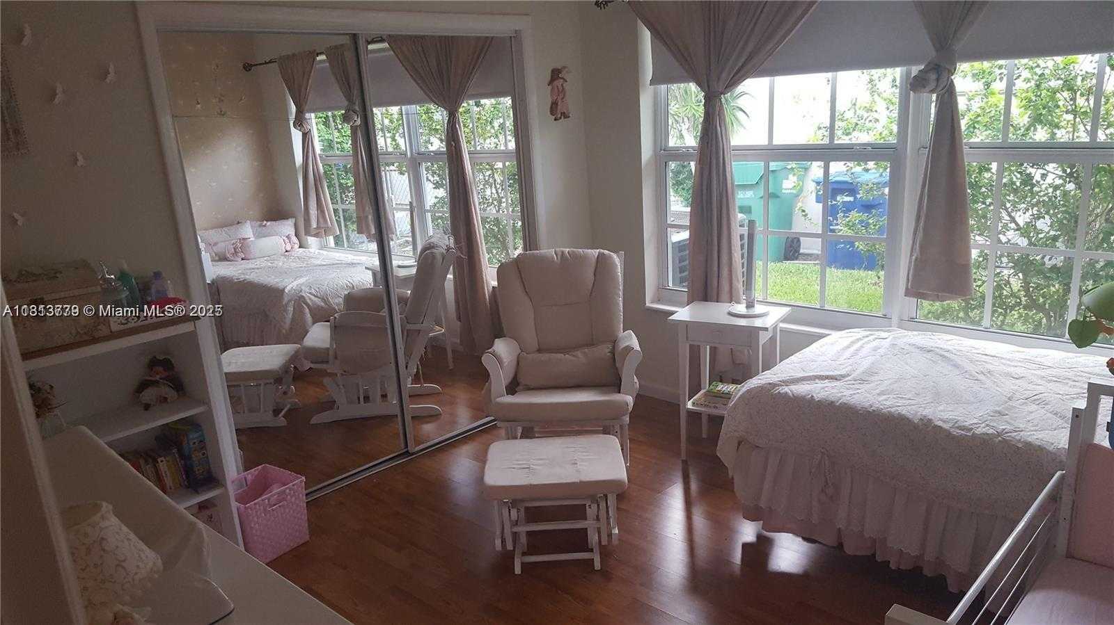 Small Image of 19430 NORTH EAST 18TH PL, Miami Number 15